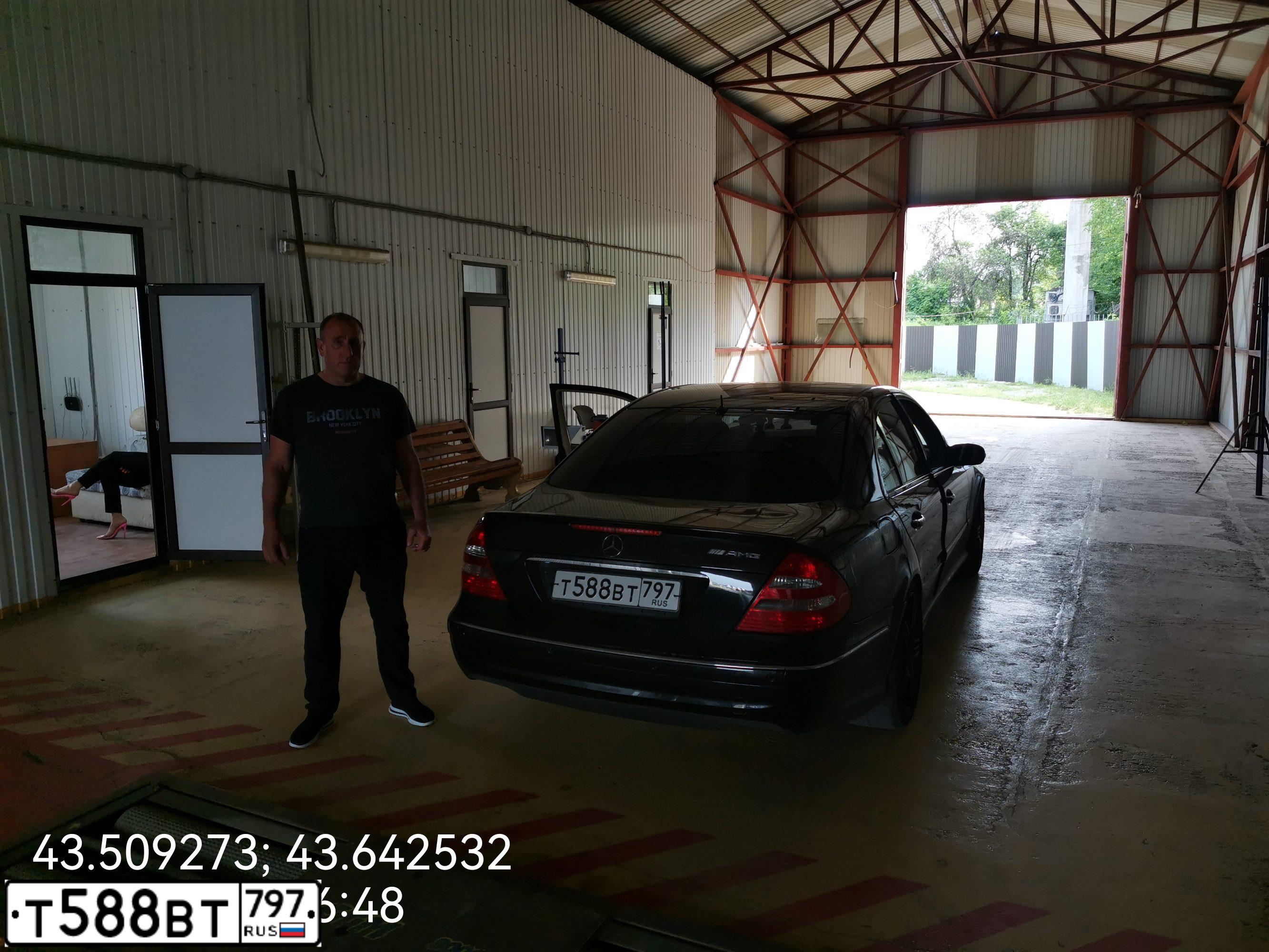 Фото автомобиля MERCEDES E-KLASSE, 2002 — госномер В053МУ07. Цвет: ЧЕРНЫЙ