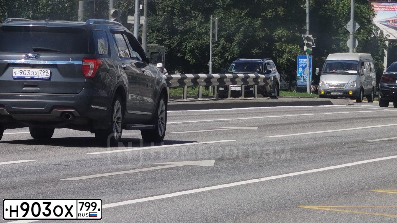 Фото автомобиля FORD EXPLORER, 2019 — госномер Н903ОХ799. Цвет: Серый