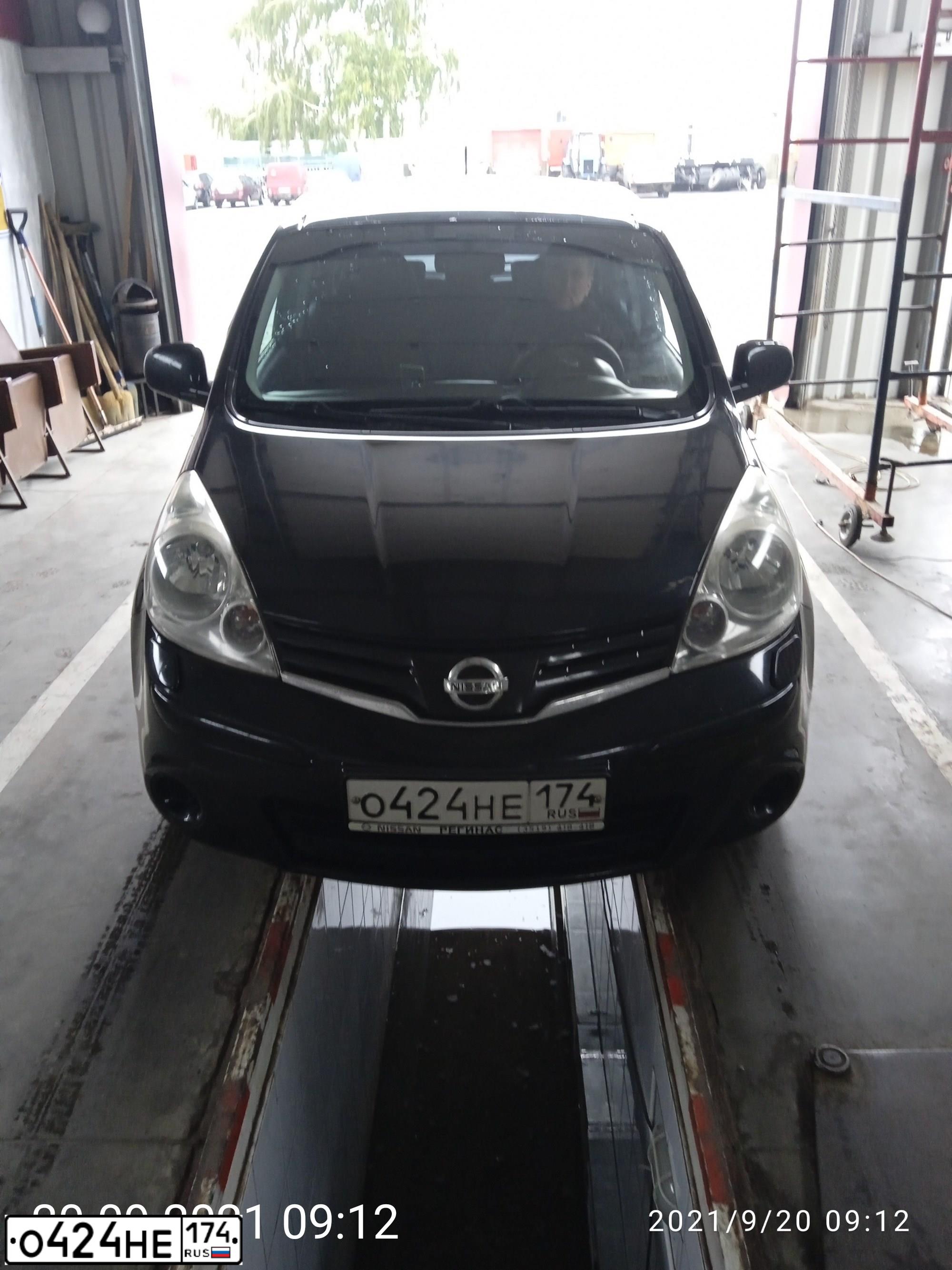 Фото автомобиля NISSAN NOTE, 2011 — госномер У349ХТ48. Цвет: ЧЕРНЫЙ