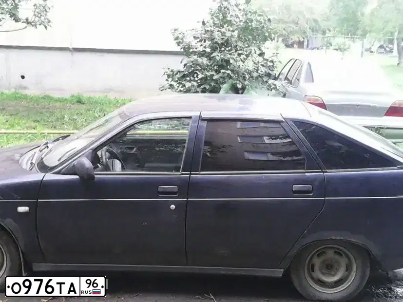 Фото автомобиля LADA 2112, 2003 — госномер Р506КУ196