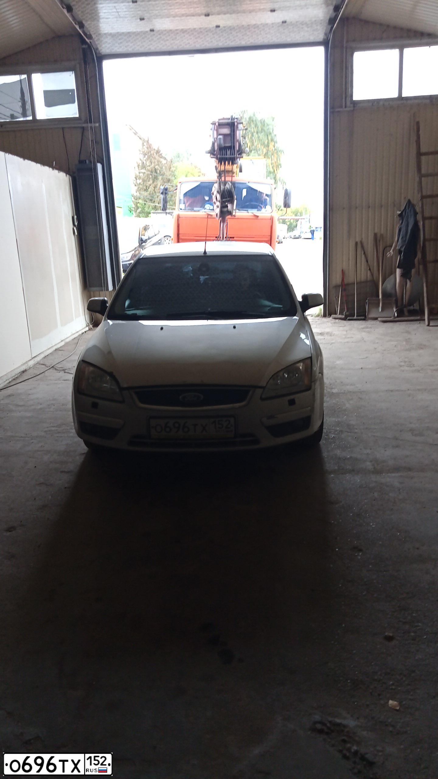Фото автомобиля FORD FOCUS, 2007 — госномер У700ЕТ52. Цвет: СЕРЕБРИСТЫЙ