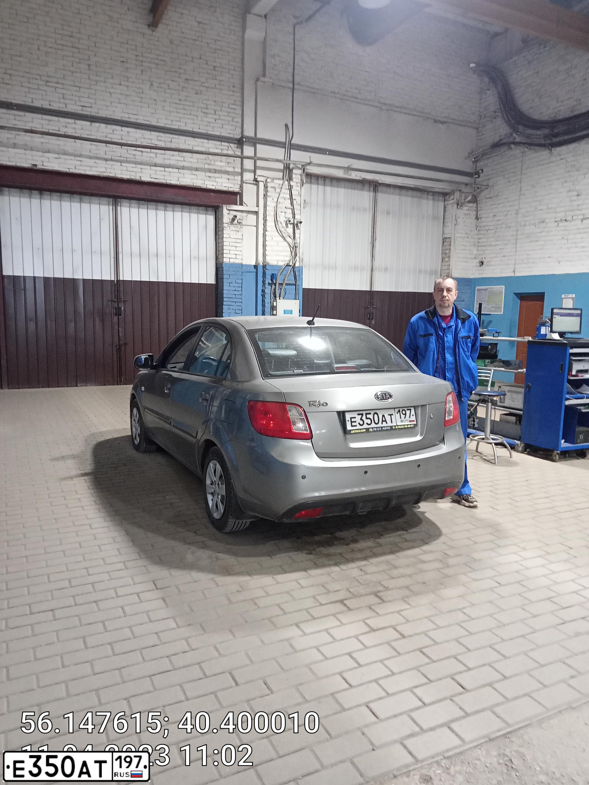 Фото автомобиля KIA RIO, 2010 — госномер К305УУ33. Цвет: ПЕРЛАМ-СЕРЕБРИСТЫЙ