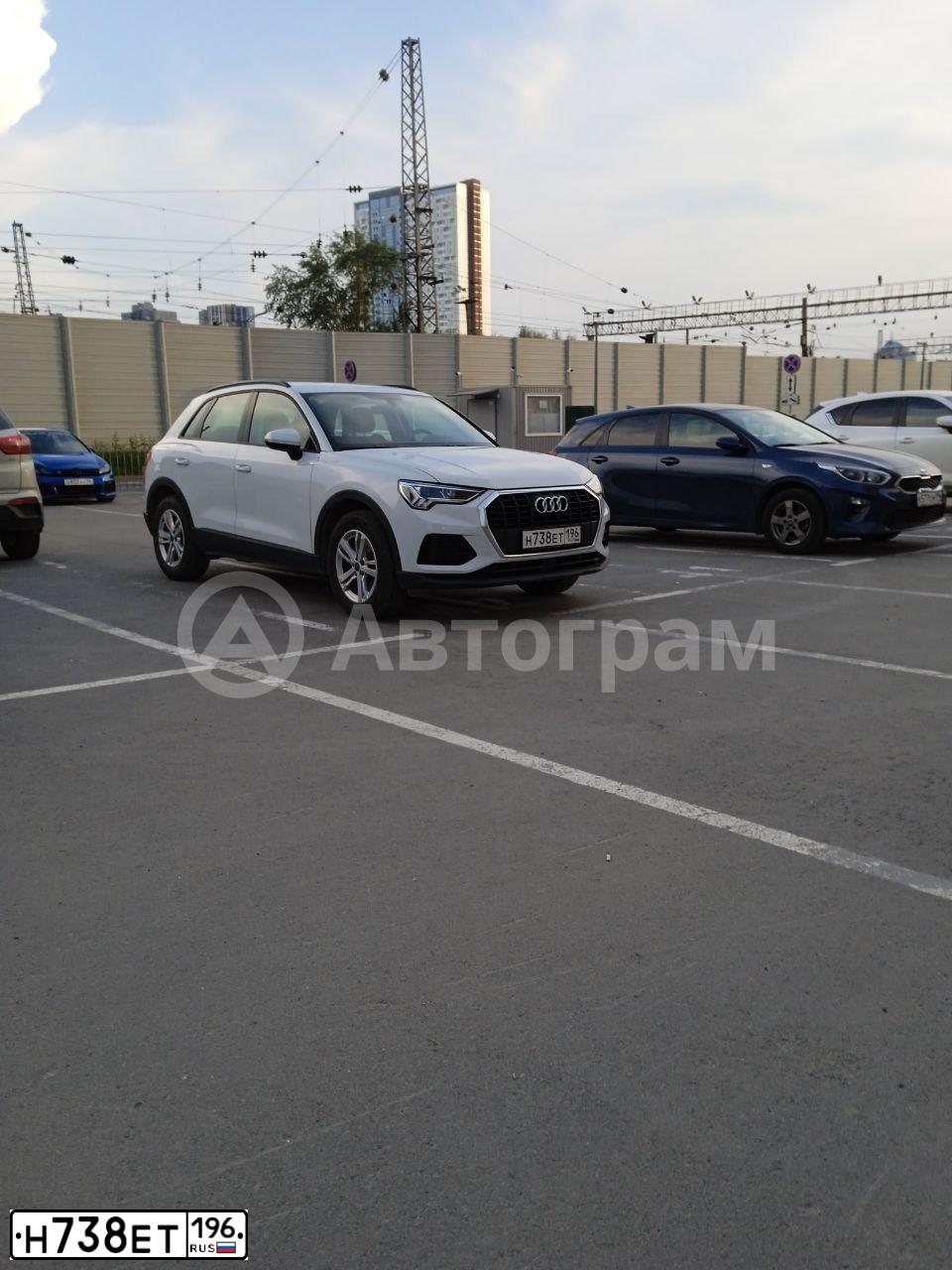 Фото автомобиля AUDI Q3, 2020 — госномер Н738ЕТ196. Цвет: Белый