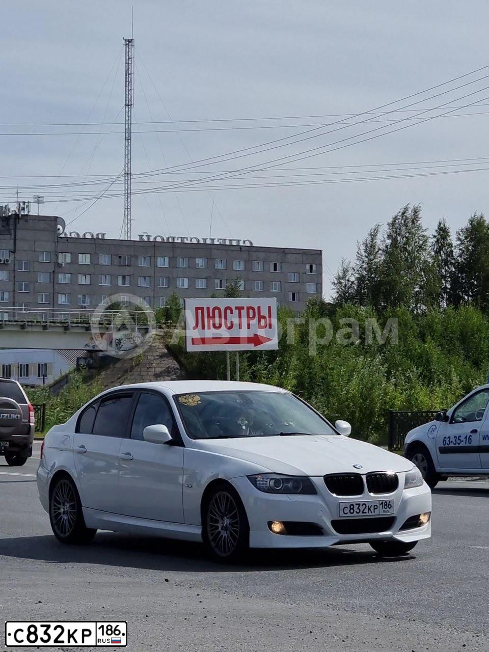 Фото автомобиля BMW W SERIE 3, 2011 — госномер С832КР186. Цвет: БЕЛЫЙ