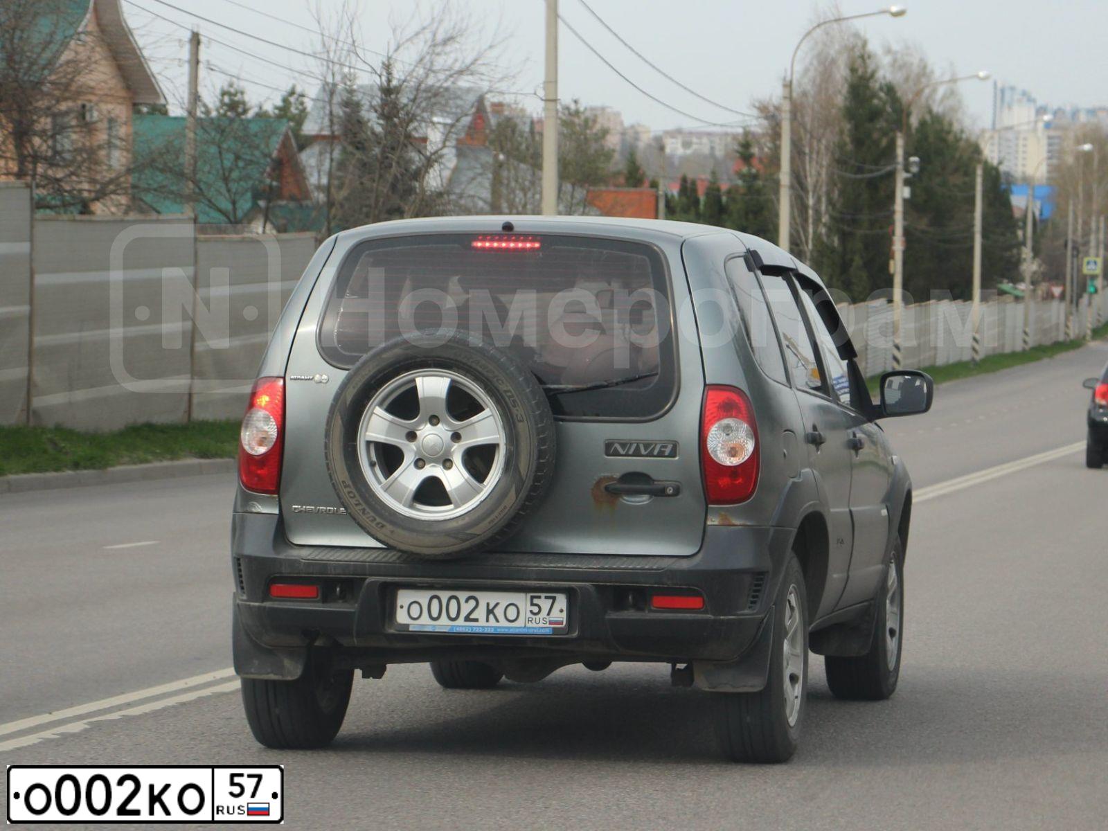 Фото автомобиля CHEVROLET NIVA, 2012 — госномер О002КО57. Цвет: Темно-серый металлик