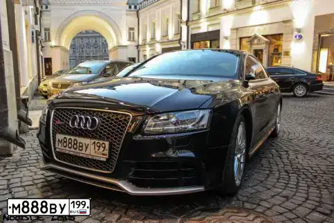 Фото автомобиля AUDI A5, 2008 — госномер Е444ЕЕ10. Цвет: ЧЕРНЫЙ