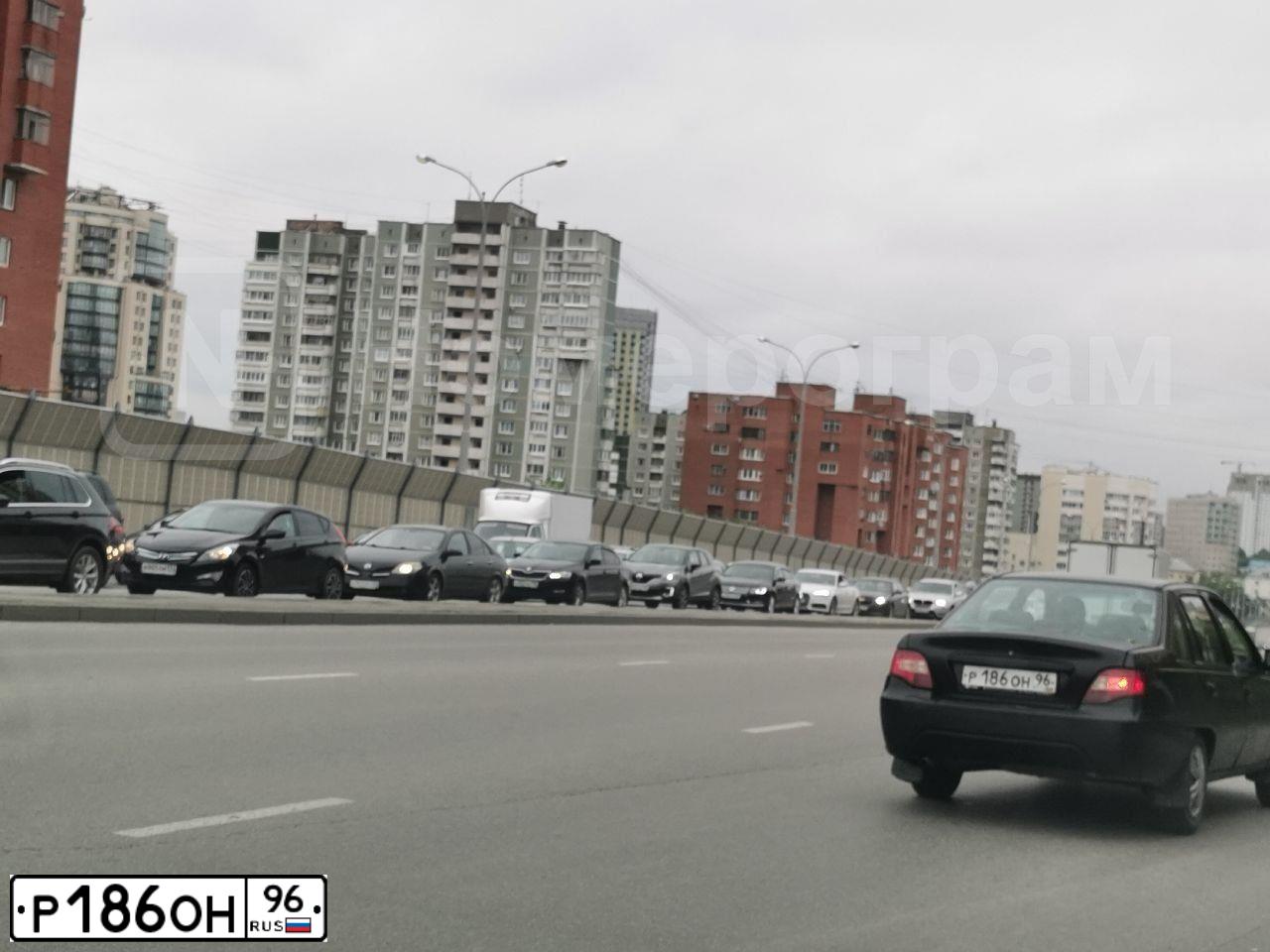 Фото автомобиля DAEWOO NEXIA, 2010 — госномер Р186ОН96. Цвет: ЧЕРНЫЙ