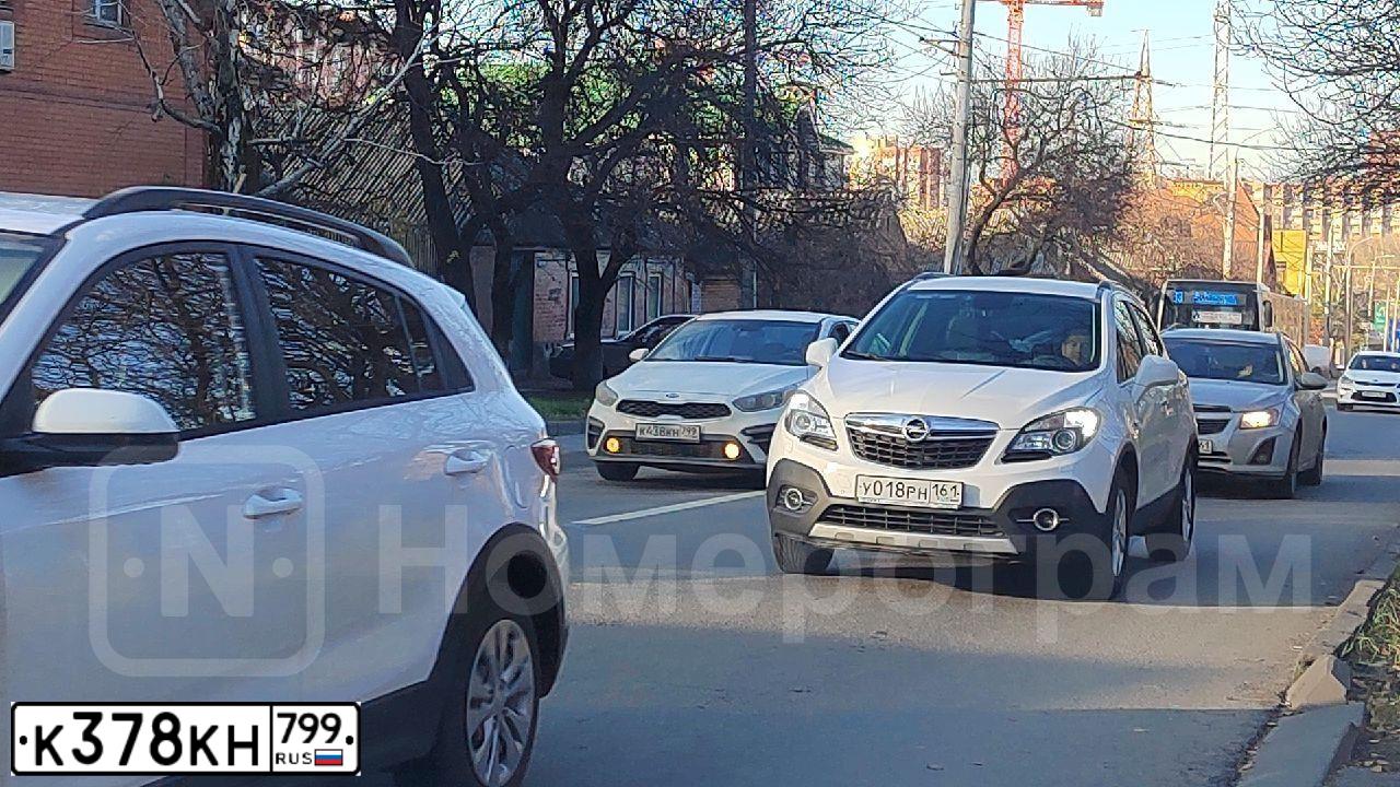 Фото автомобиля BMW SERIE 5, 2018 — госномер Е981РК12. Цвет: ТЕМНО-СЕРЫЙ
