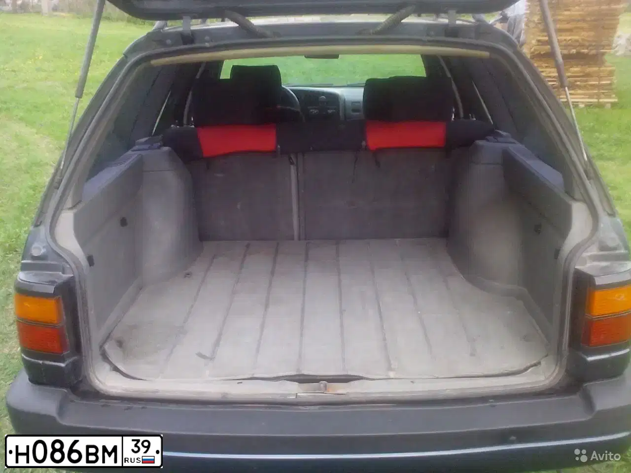 Фото автомобиля VOLKSWAGEN PASSAT, 1989 — госномер Н086ВМ39. Цвет: СИНИЙ