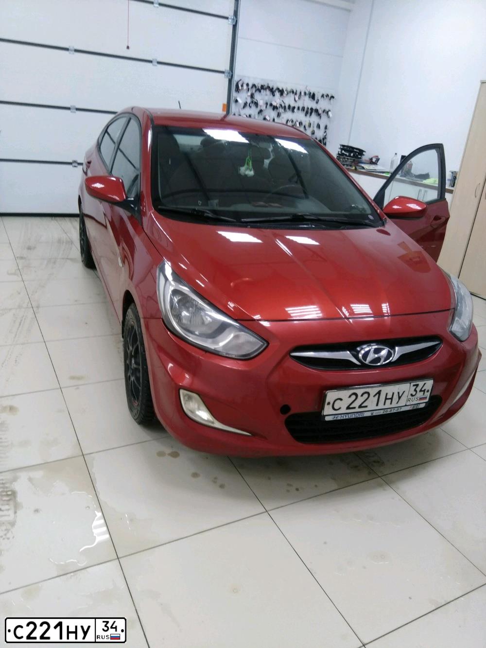 Фото автомобиля HYUNDAI SOLARIS, 2011 — госномер С221НУ34. Цвет: КРАСНЫЙ ГРАНАТ