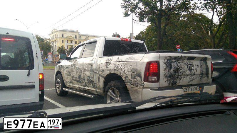 Фото автомобиля DODGE RAM, 2014 — госномер Е977ЕА197. Цвет: Белый