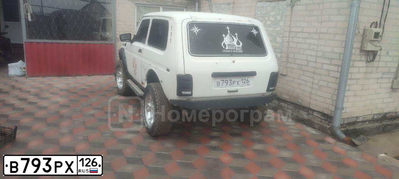 Фото автомобиля LADA 2121 NIVA, 1997 — госномер Р673УУ159. Цвет: Белый