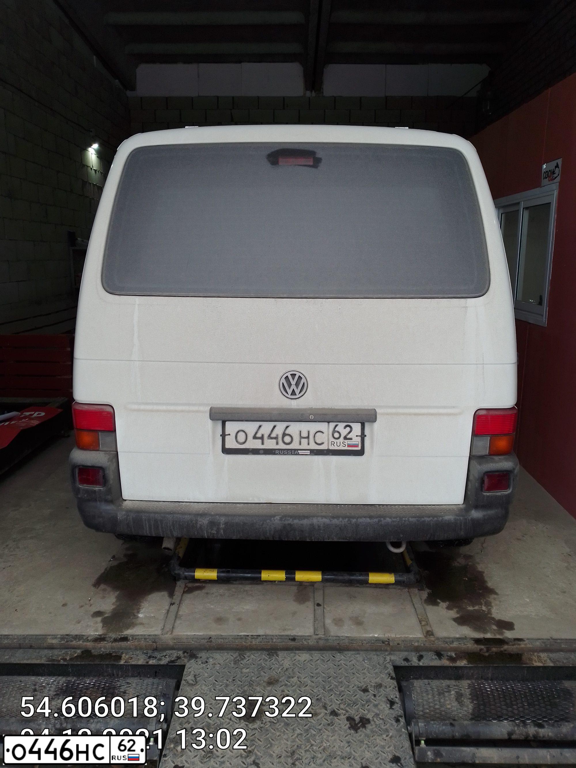 Фото автомобиля VOLKSWAGEN TRANSPORTER, 2003 — госномер О446НС62. Цвет: Белый