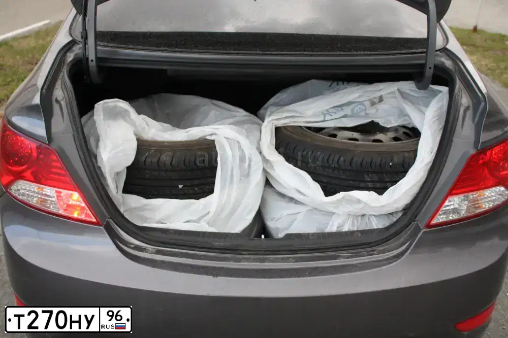 Фото автомобиля HYUNDAI SOLARIS, 2011 — госномер К463МУ196. Цвет: ЧЕРНЫЙ