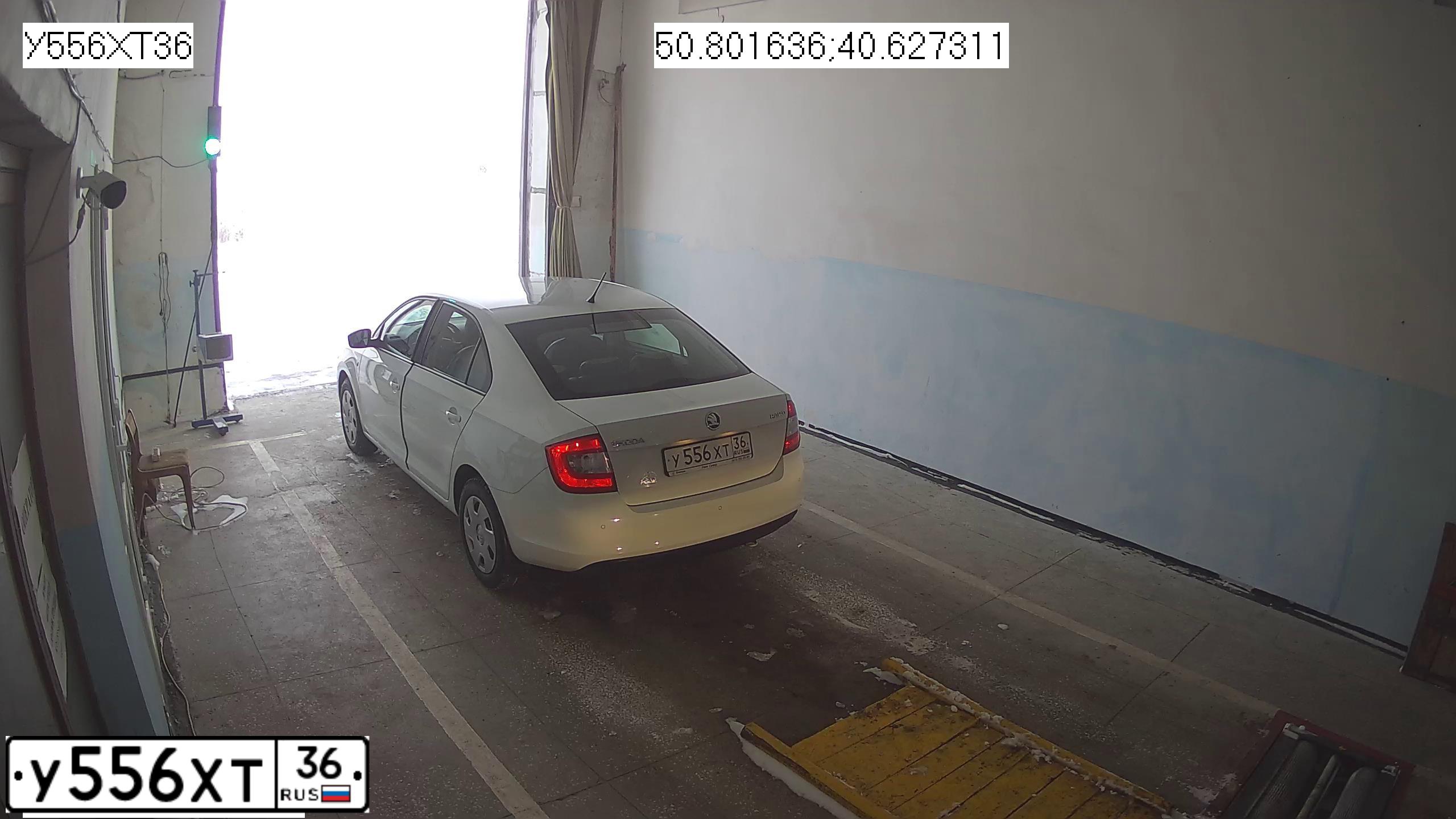 Фото автомобиля SKODA RAPID, 2014 — госномер У556ХТ36. Цвет: Белый