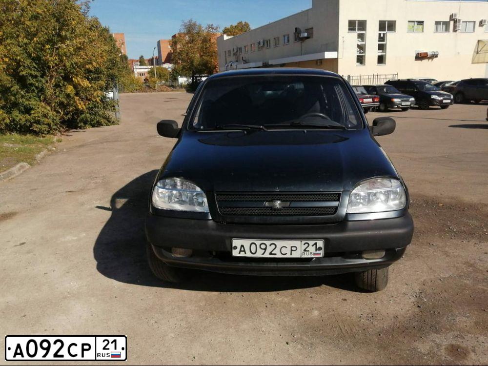 Фото автомобиля CHEVROLET NIVA, 2007 — госномер У322УМ12. Цвет: Черно-синий металлик