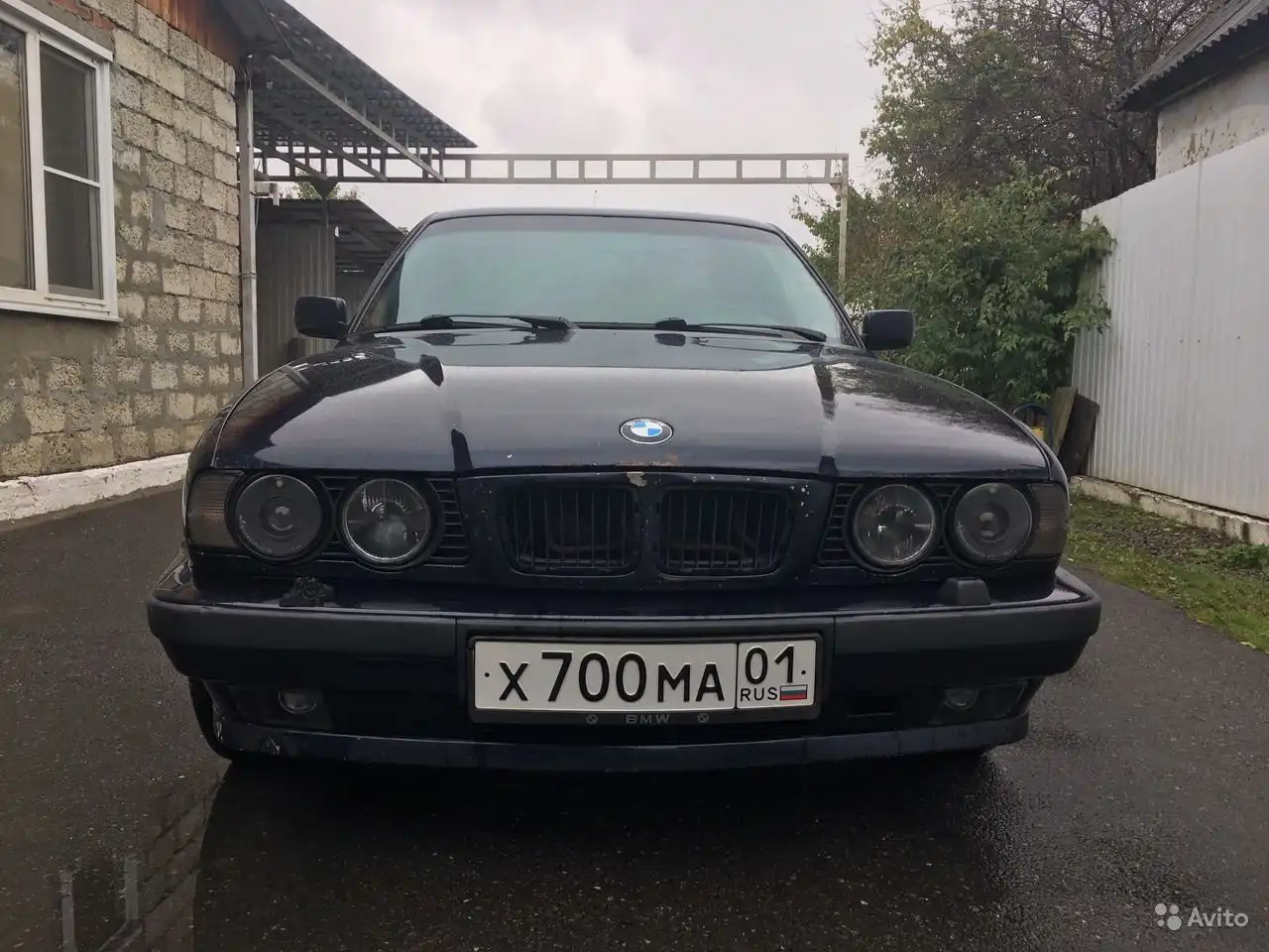Фото автомобиля BMW SERIE 5, 1995 — госномер Х700МА01. Цвет: Т.СИНИЙ