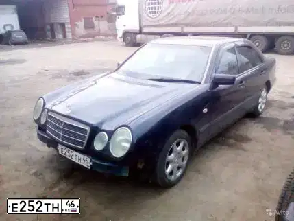 Фото автомобиля MERCEDES E-KLASSE, 1997 — госномер Е252ТН46. Цвет: ТЕМНО-СИНИЙ