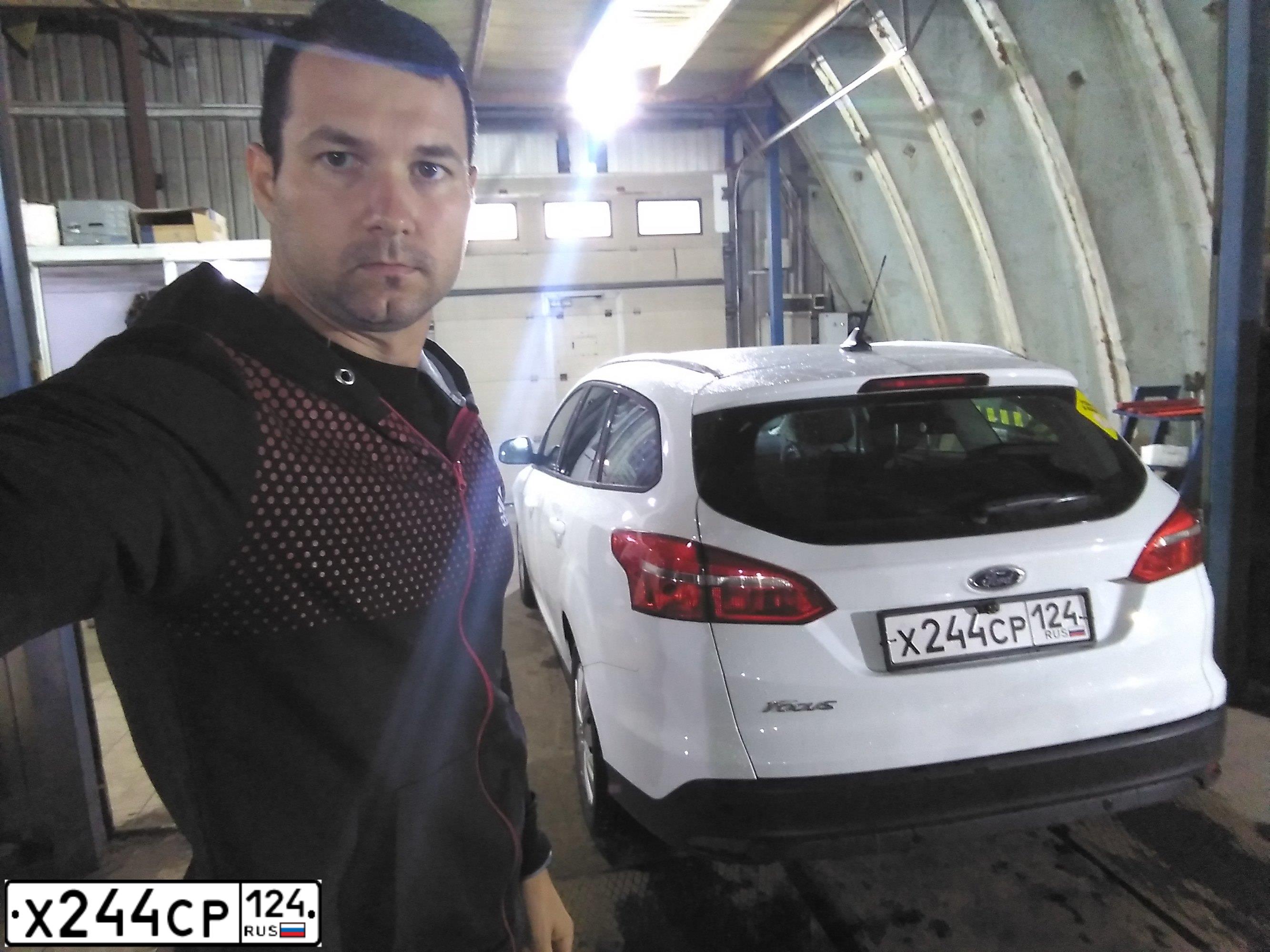 Фото автомобиля FORD FOCUS, 2017 — госномер Т056МО39. Цвет: Белый
