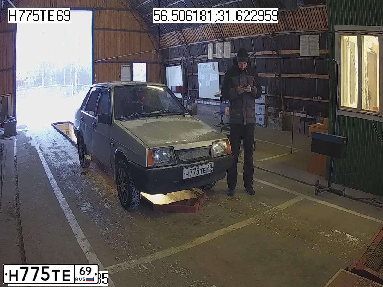 Фото автомобиля LADA 2109 SAMARA, 2002 — госномер У638ТМ69. Цвет: СВЕТЛО-СЕРЕБР.МЕТАЛЛИК