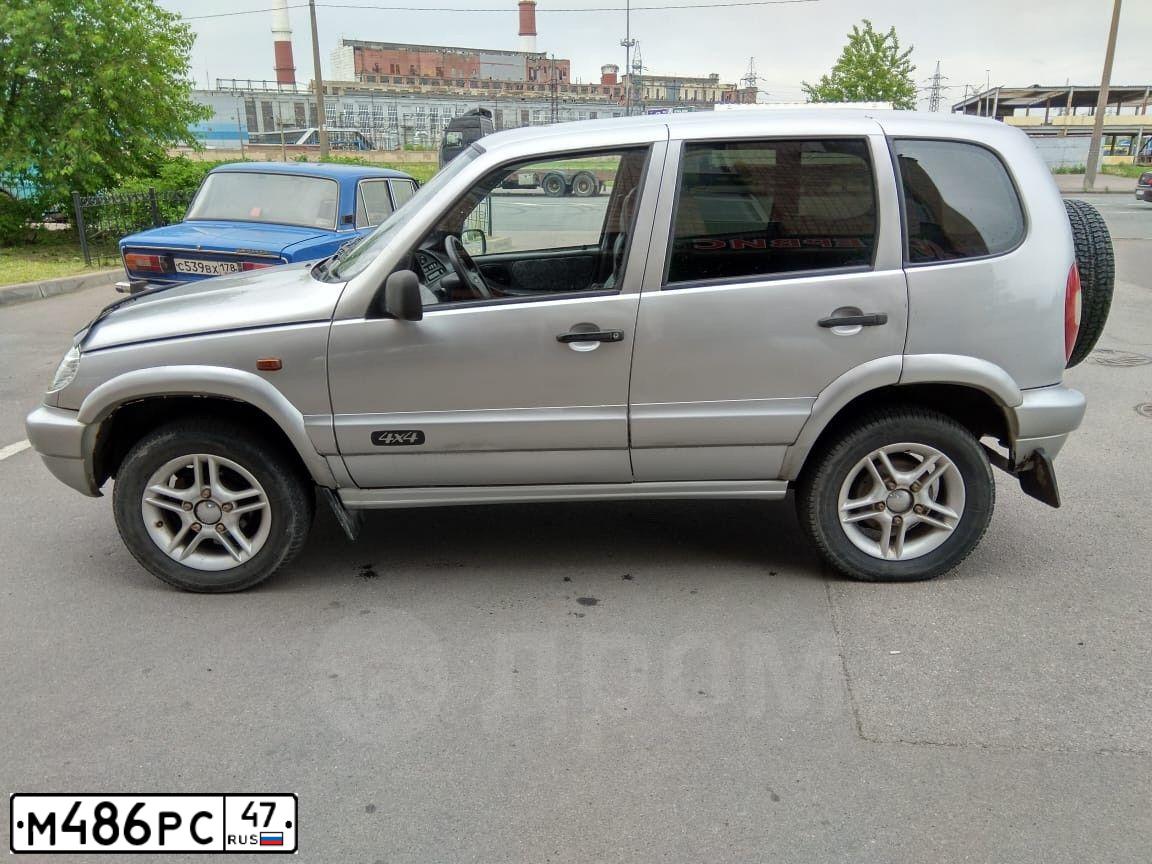 Фото автомобиля CHEVROLET NIVA, 2004 — госномер А217ЕА778. Цвет: СВЕТЛО-СЕРЕБРИСТЫЙ МЕТАЛИК