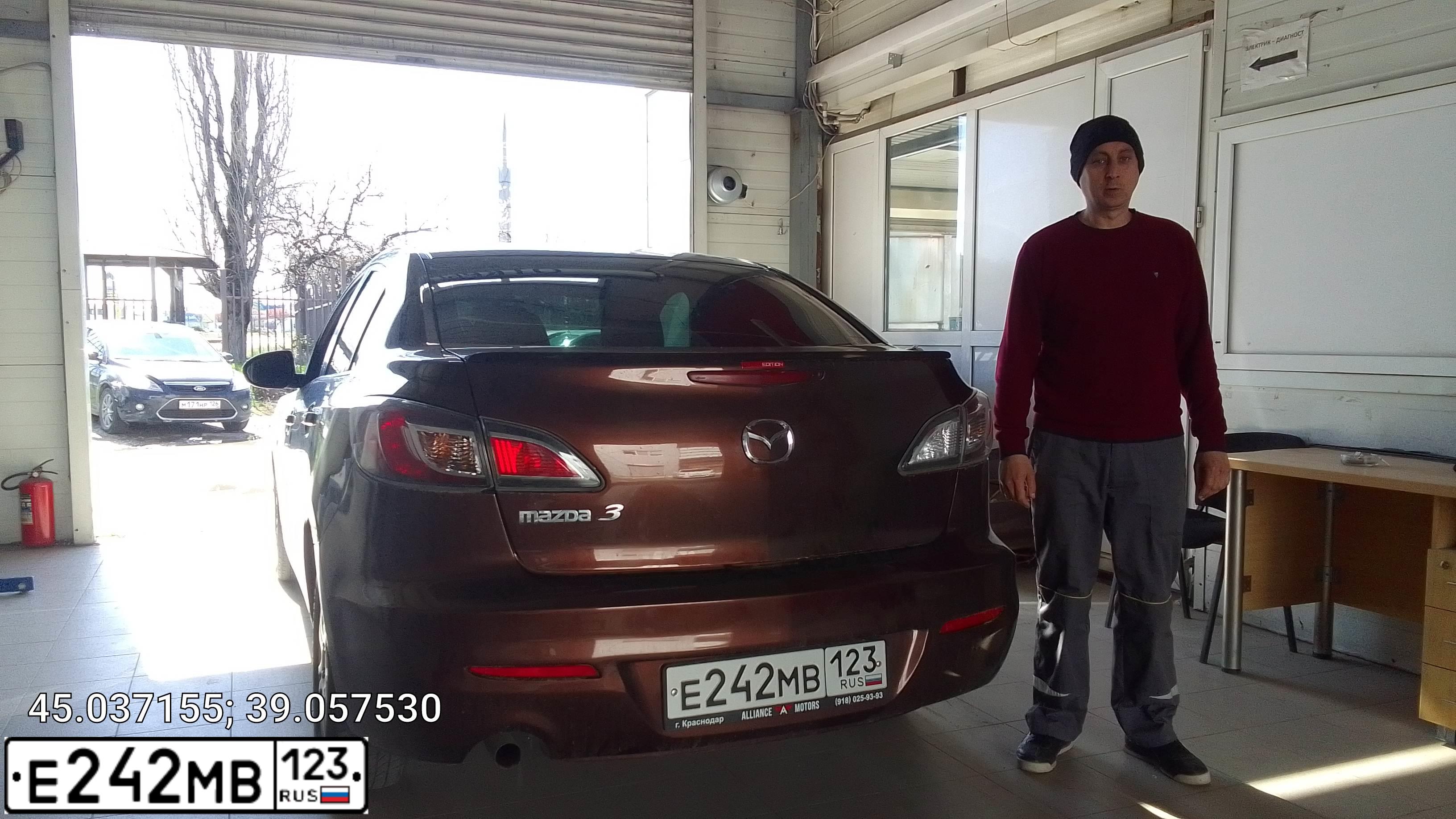 Фото автомобиля MAZDA 3, 2013 — госномер Е242МВ123