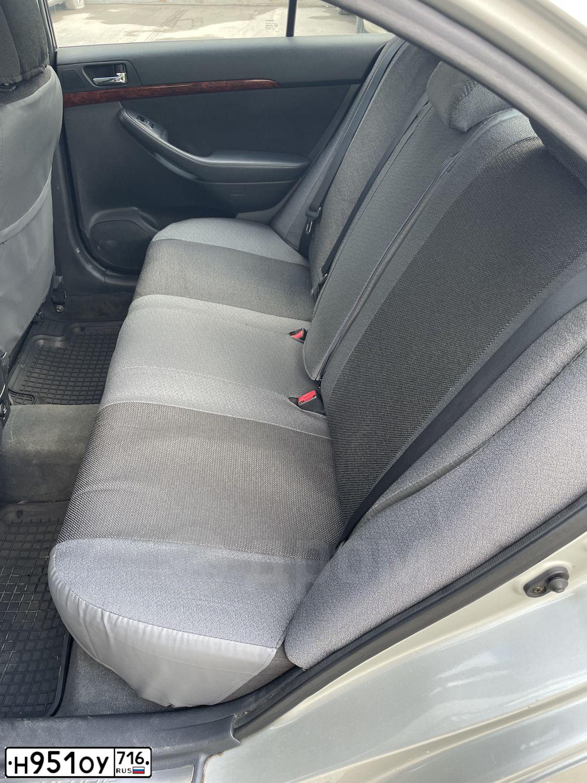 Фото автомобиля TOYOTA AVENSIS, 2003 — госномер С393РТ196. Цвет: СЕРЫЙ