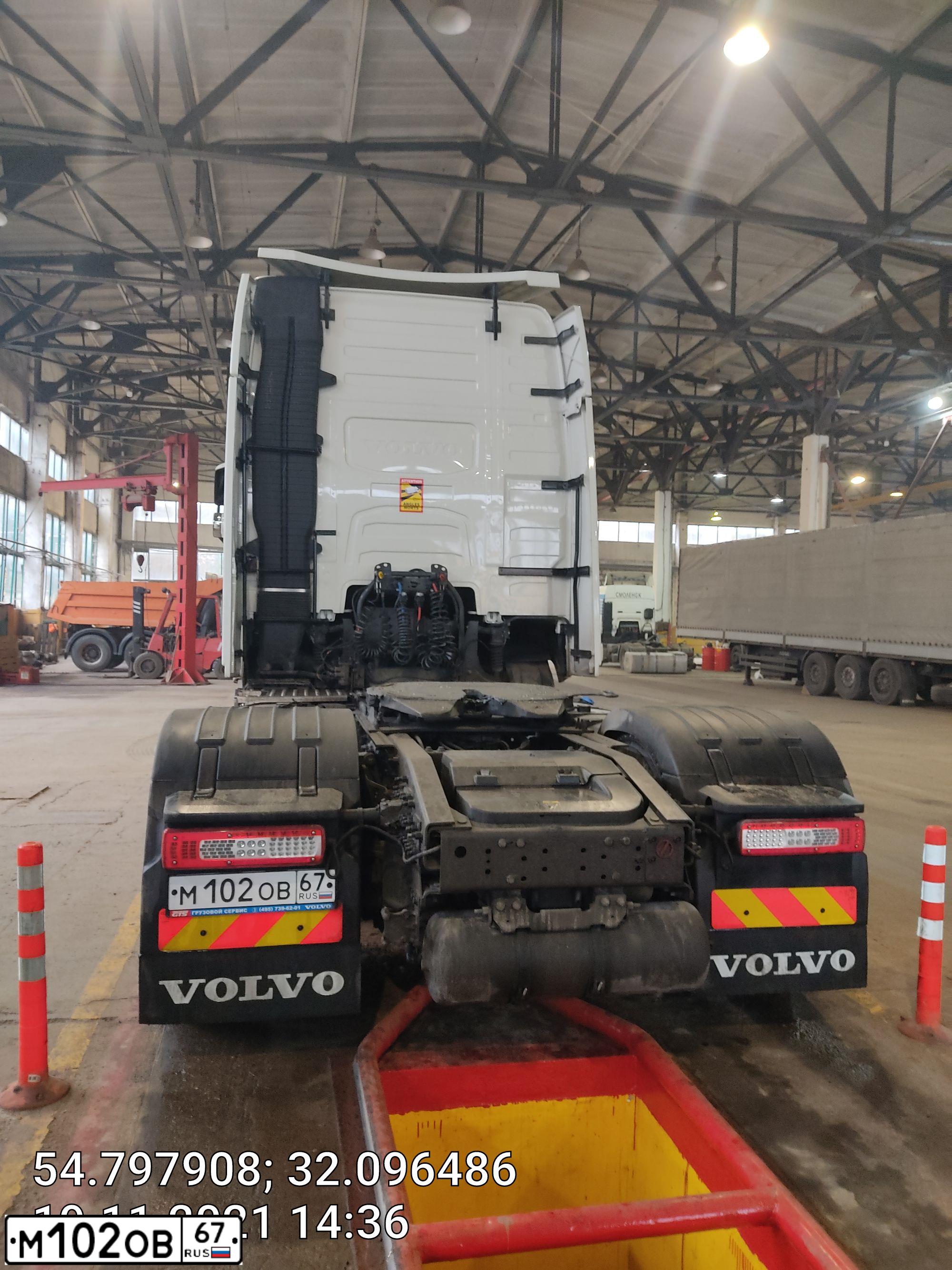 Фото автомобиля VOLVO SERIE FH /4X2/, 2020 — госномер М102ОВ67. Цвет: Белый