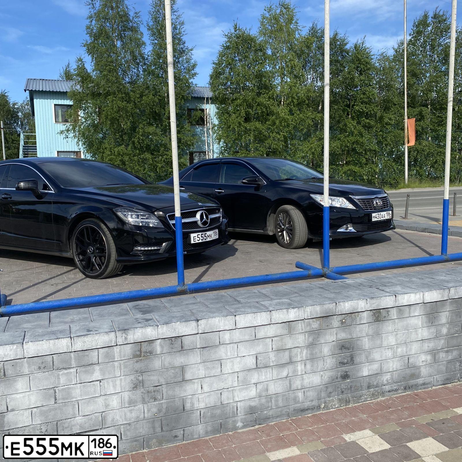 Фото автомобиля LADA 2114 SAMARA, 2008 — госномер Е555МК186. Цвет: СЕРЕБРИСТЫЙ МЕТАЛЛИК