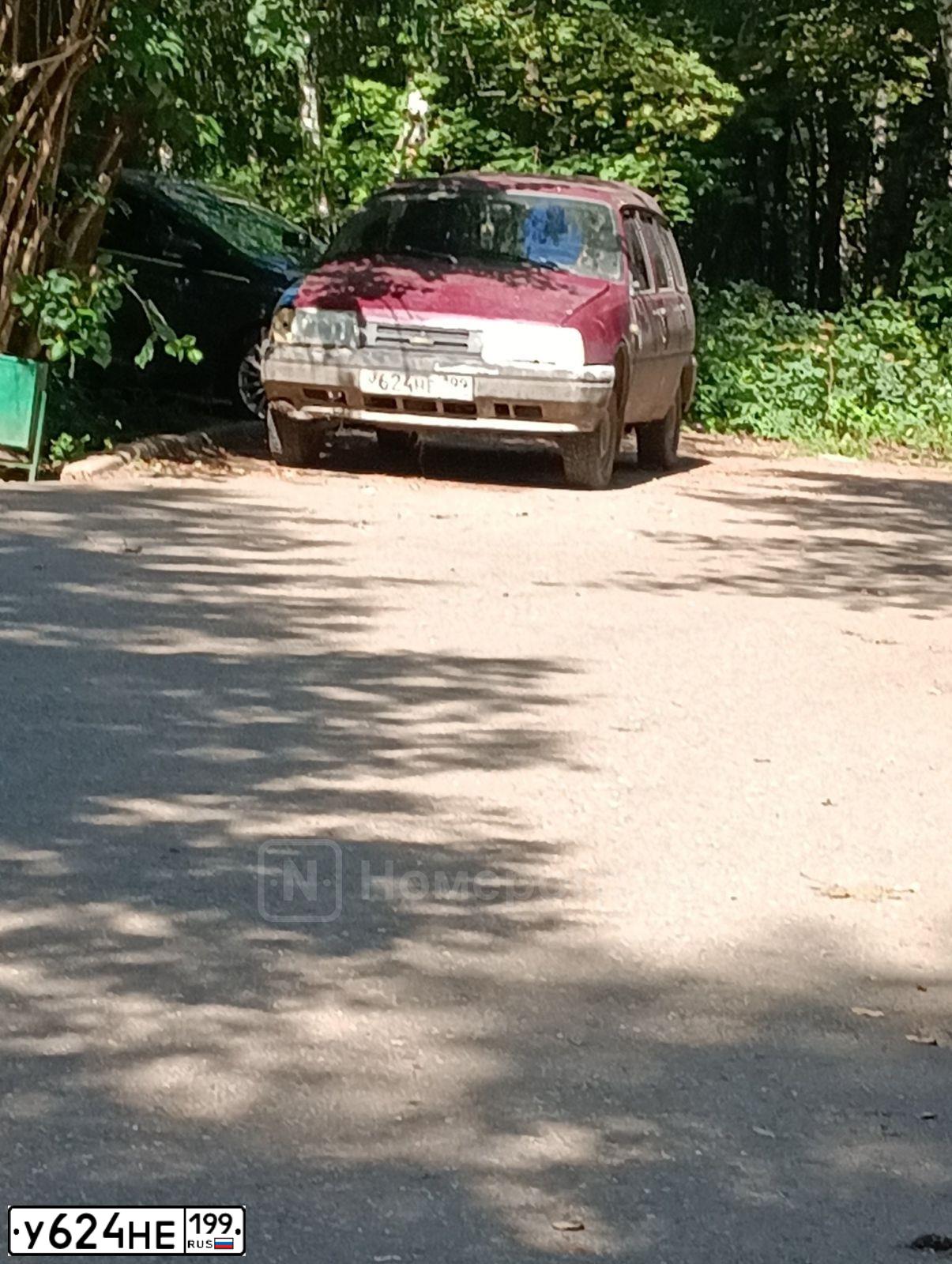 Фото автомобиля IZH 2126, 2004 — госномер У624НЕ199. Цвет: ФИОЛЕТОВЫЙ ТЕМНЫЙ