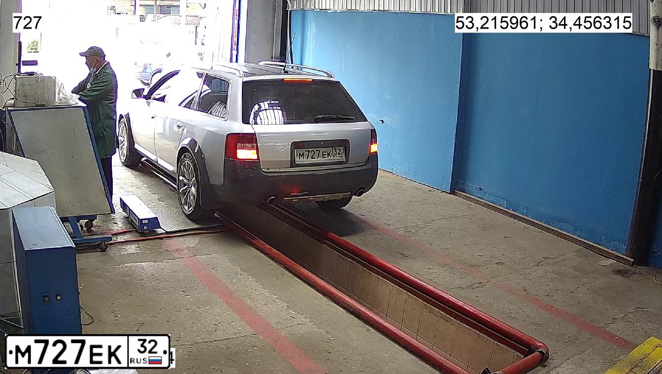 Фото автомобиля AUDI A6, 2001 — госномер Р350ВМ32. Цвет: (БЕЛЫЙ)СЕРЕБРИСТЫЙ