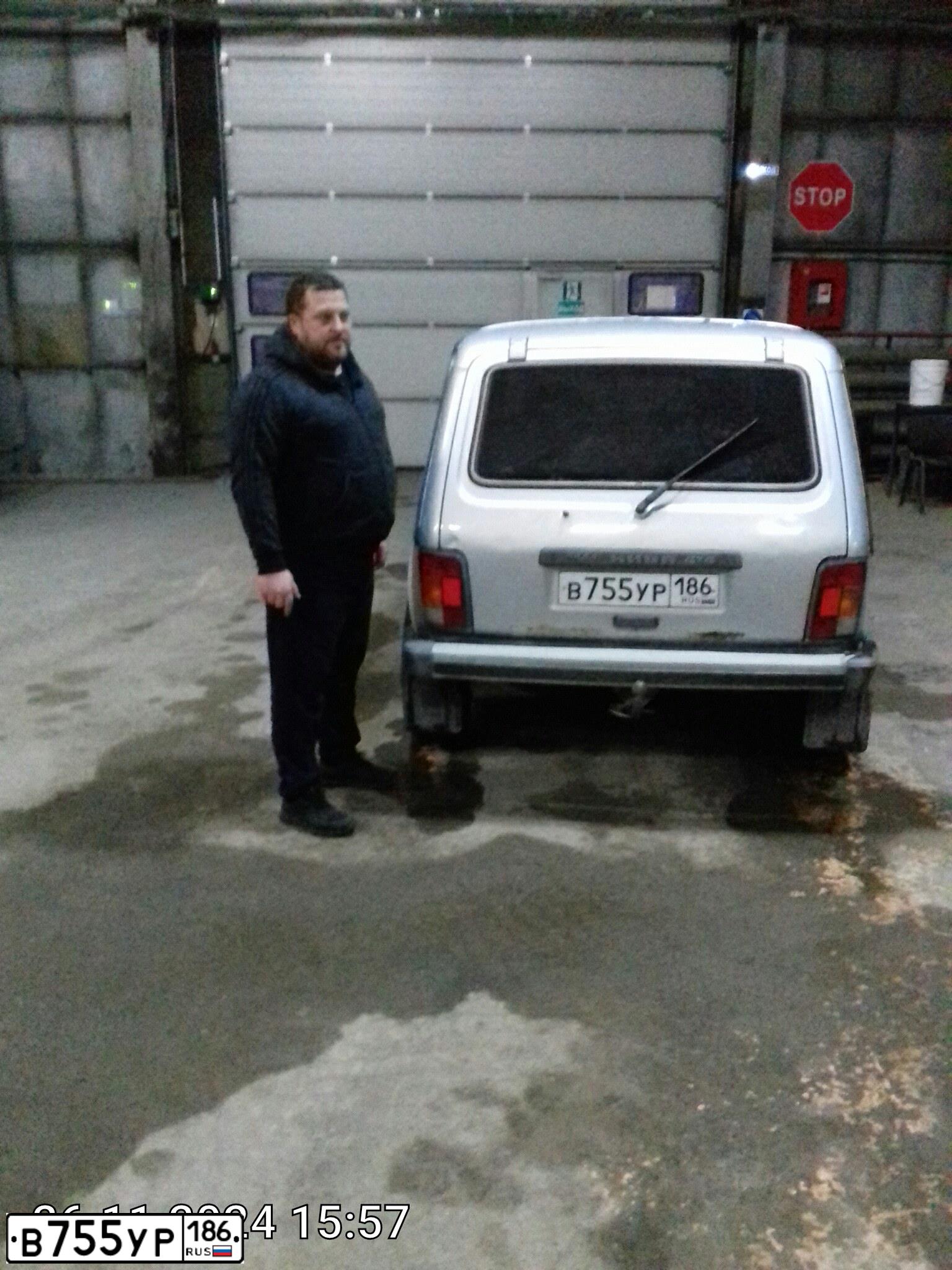 Фото автомобиля LADA 2131 NIVA, 2005 — госномер В755УР186. Цвет: Серебристо-Желтый