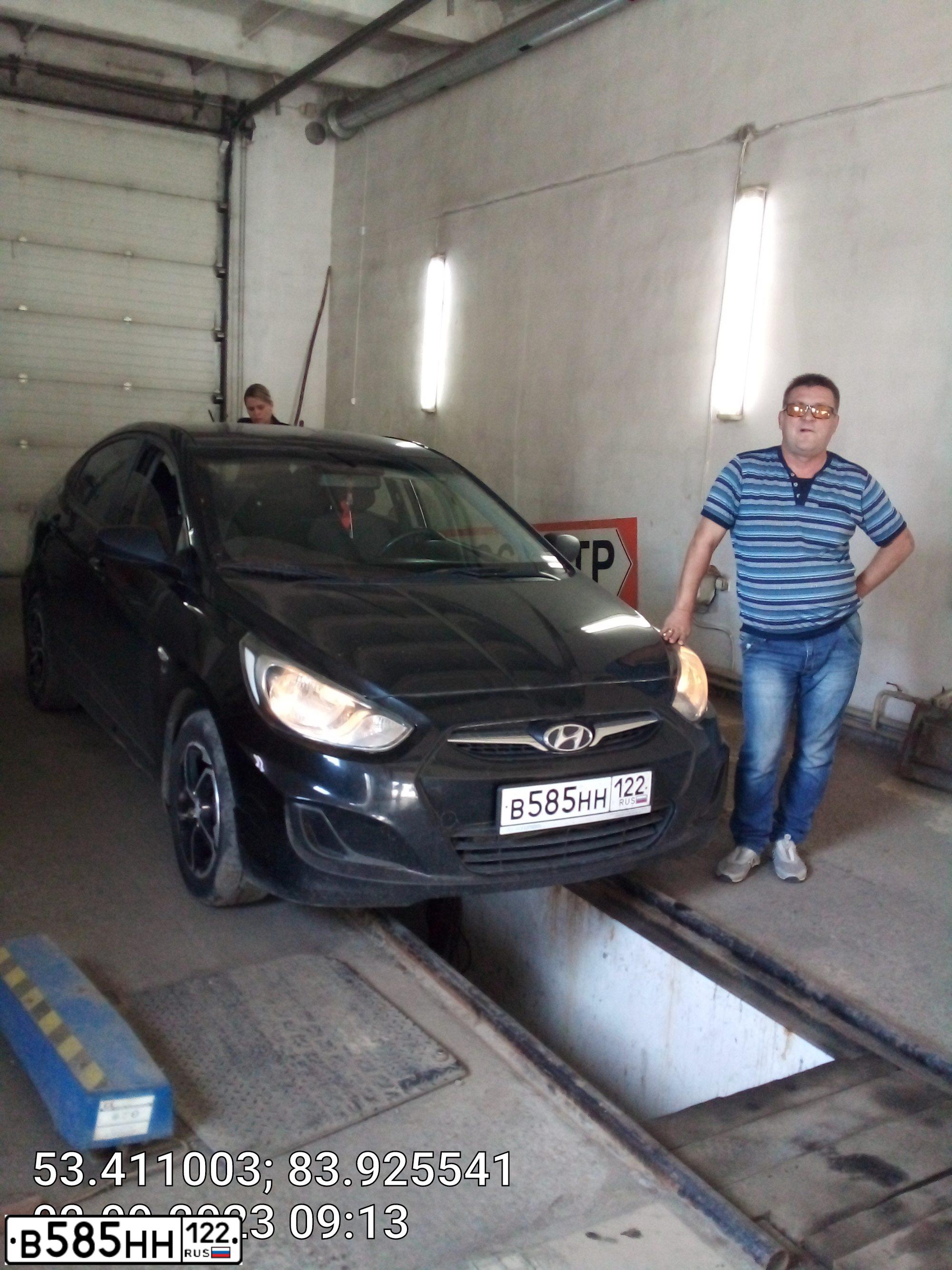 Фото автомобиля HYUNDAI SOLARIS, 2011 — госномер В585НН122. Цвет: ЧЕРНЫЙ