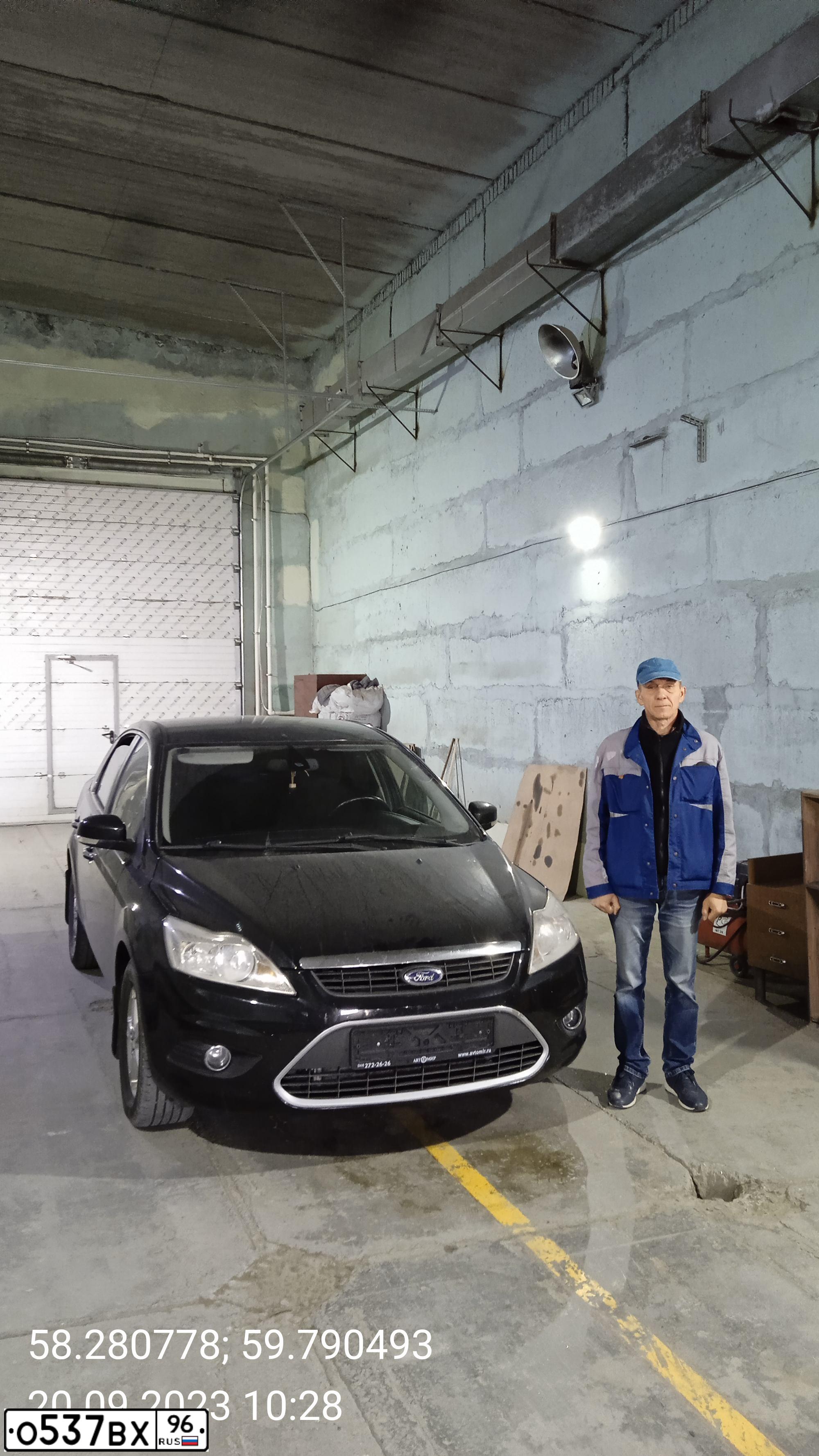 Фото автомобиля FORD FOCUS, 2009 — госномер С868ЕХ196. Цвет: ЧЕРНЫЙ