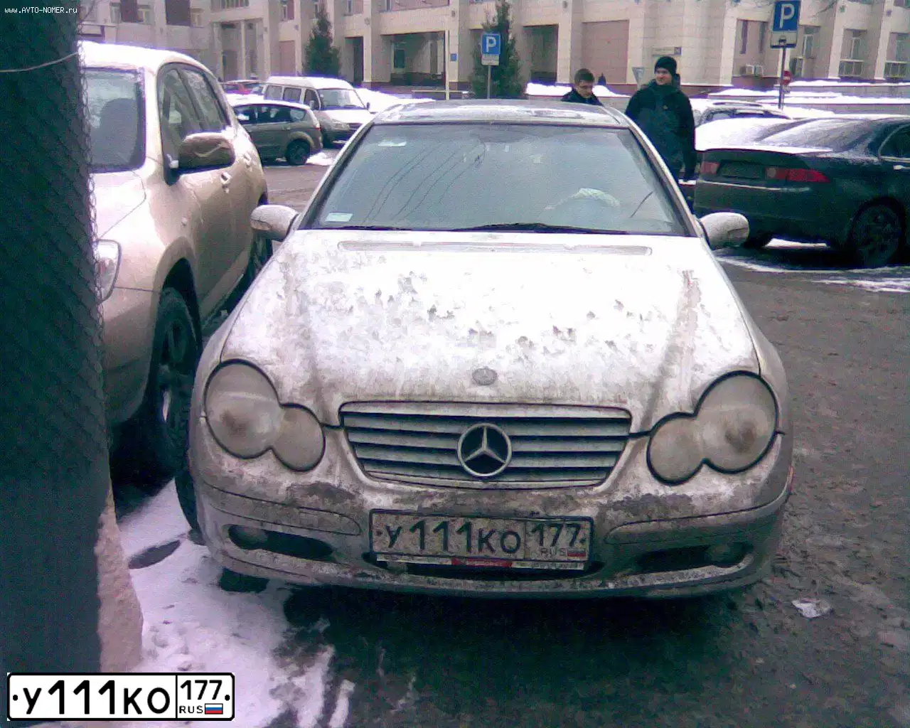Фото автомобиля MERCEDES C-KLASSE, 2002 — госномер У111КО177. Цвет: БЕЛЫЙ(СЕРЕБРИСТЫЙ