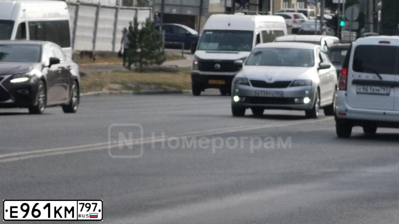 Фото автомобиля BMW 320I, 2021 — госномер О332ТК702. Цвет: синий