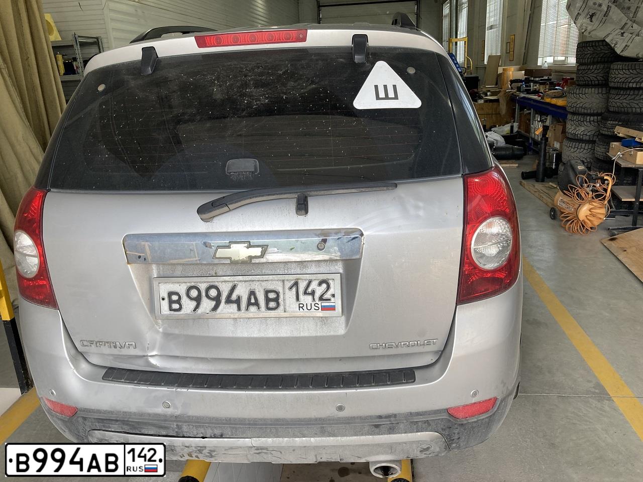 Фото автомобиля CHEVROLET CAPTIVA, 2008 — госномер У457ТМ42. Цвет: СЕРЕБРЯНЫЙ
