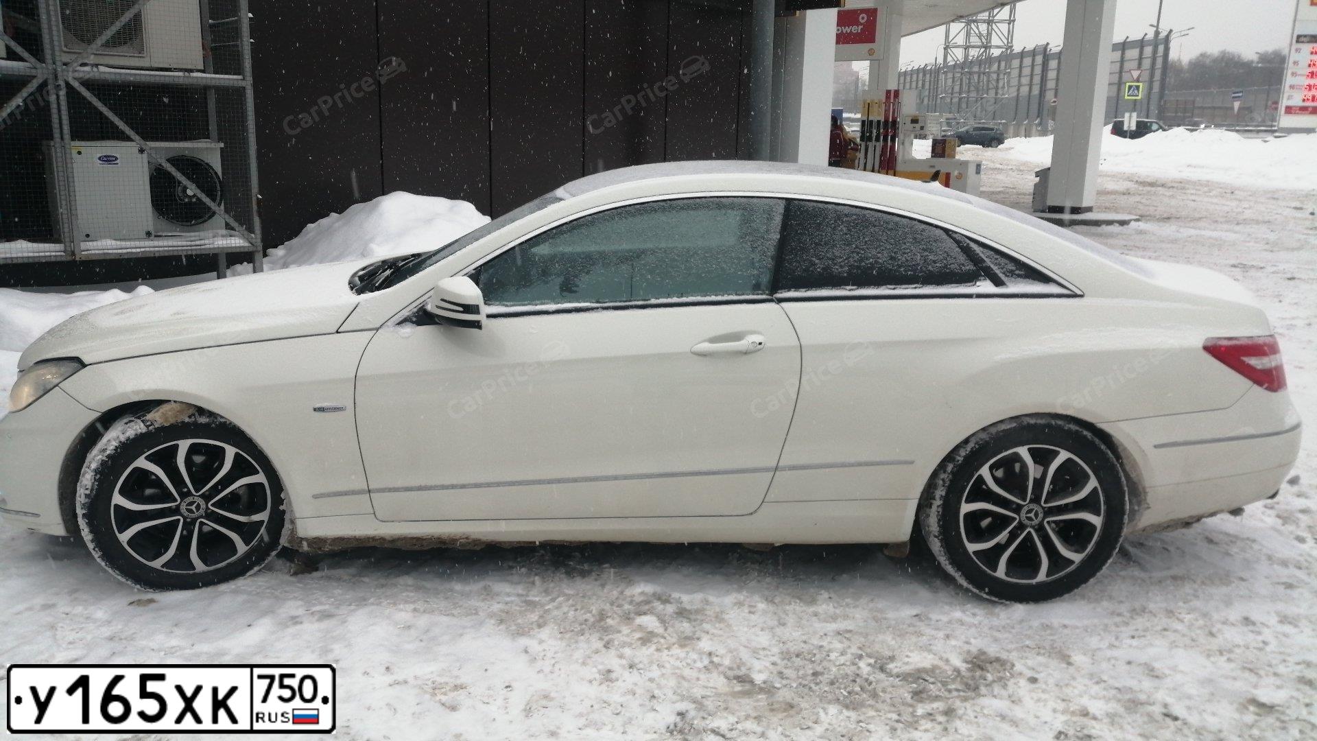 Фото автомобиля MERCEDES E-KLASSE, 2011 — госномер Р649РК196. Цвет: Белый