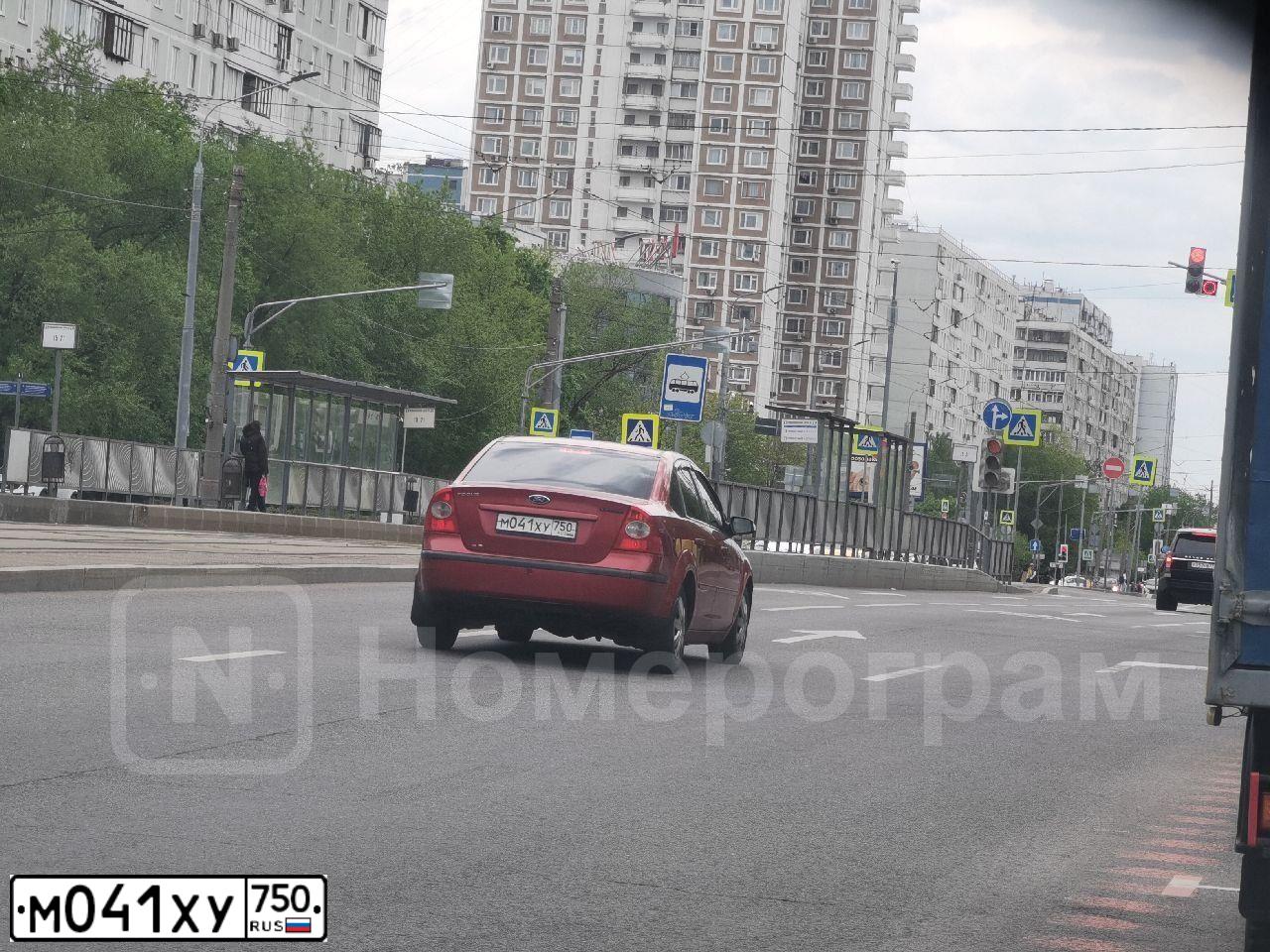 Фото автомобиля FORD FOCUS, 2007 — госномер Е891АР164. Цвет: КРАСНО-ОРАНЖЕВЫЙ