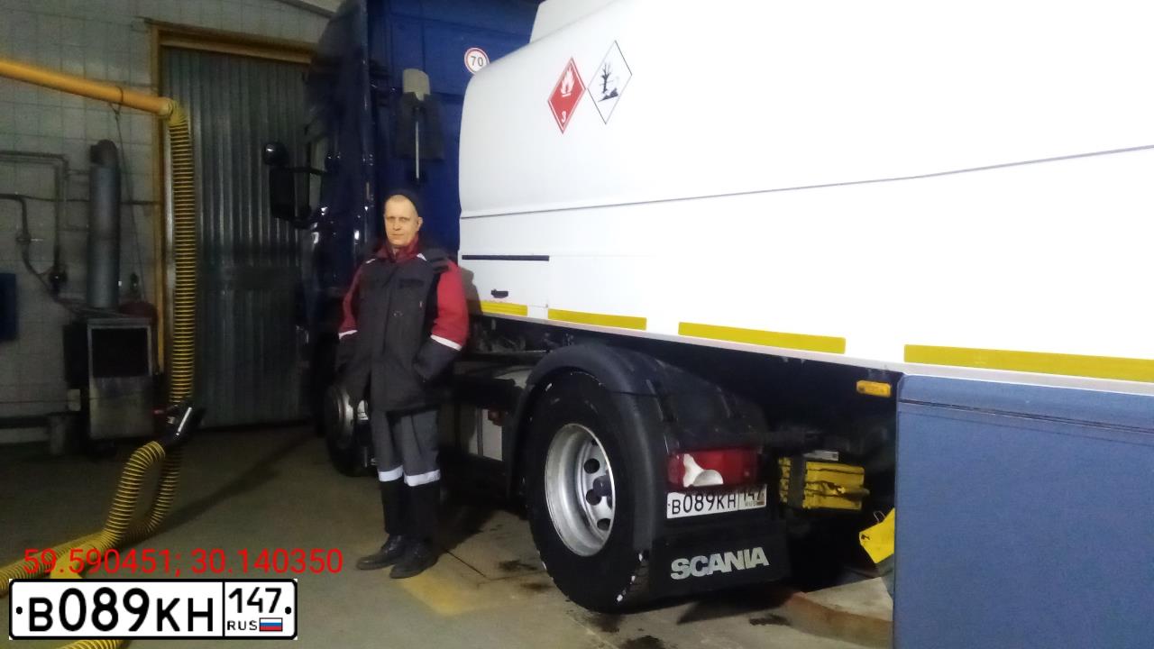 Фото автомобиля SCANIA SERIE R /4X2/, 2011 — госномер В089КН147. Цвет: синий