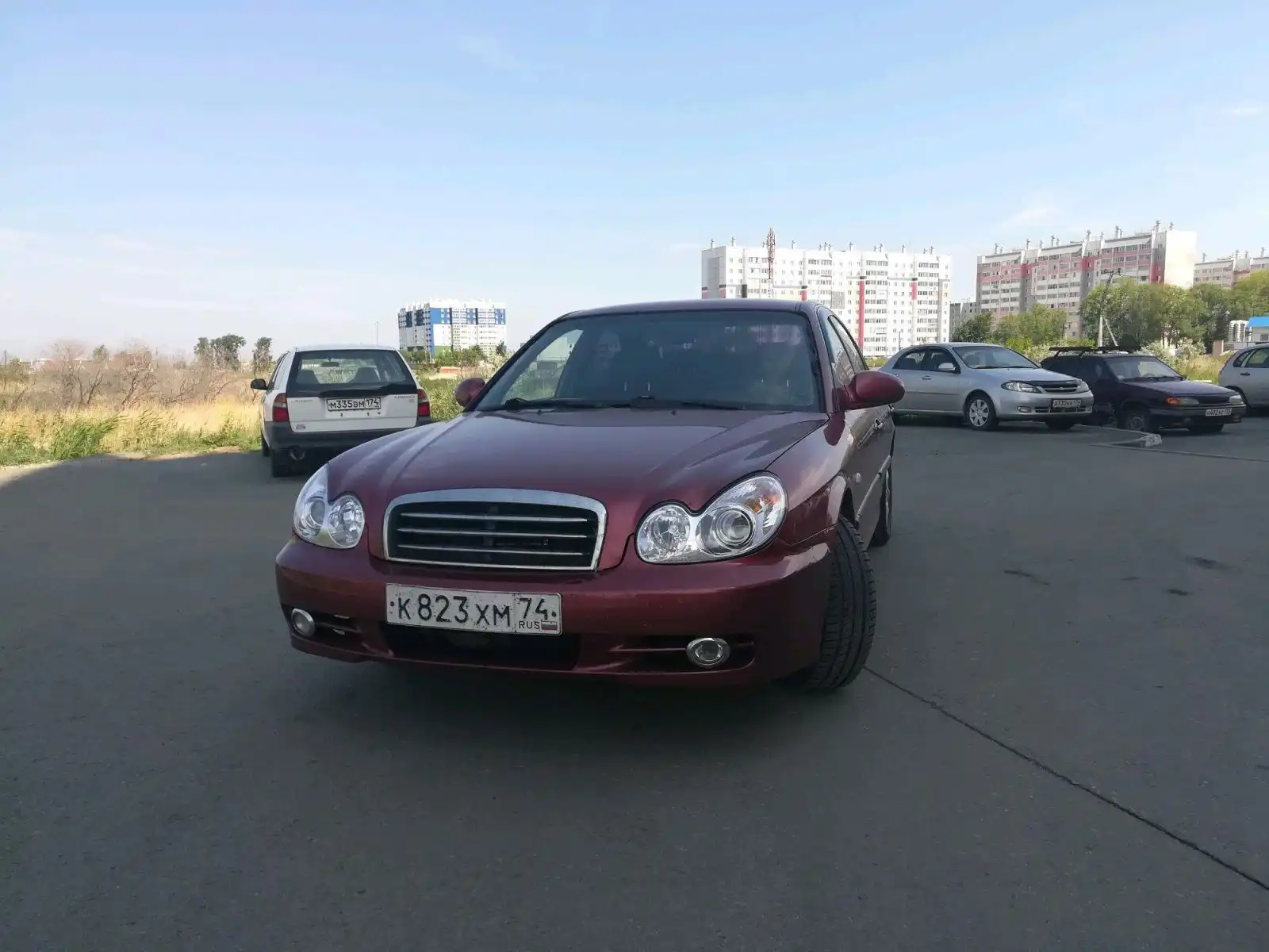 Фото автомобиля HYUNDAI SONATA, 2006 — госномер Н193ТВ702. Цвет: Красный