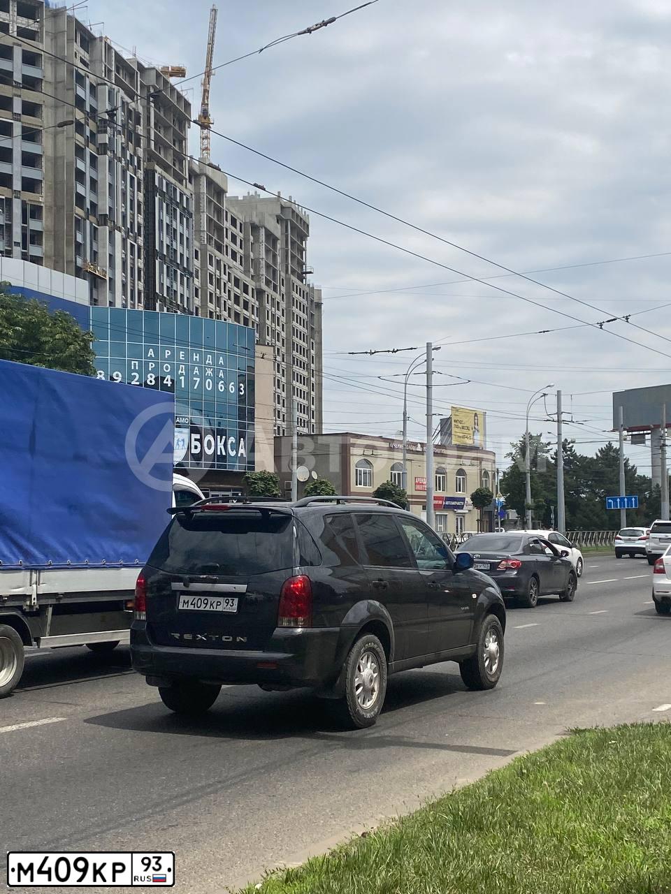 Фото автомобиля SSANGYONG REXTON, 2007 — госномер М409КР93. Цвет: ЧЕРНЫЙ