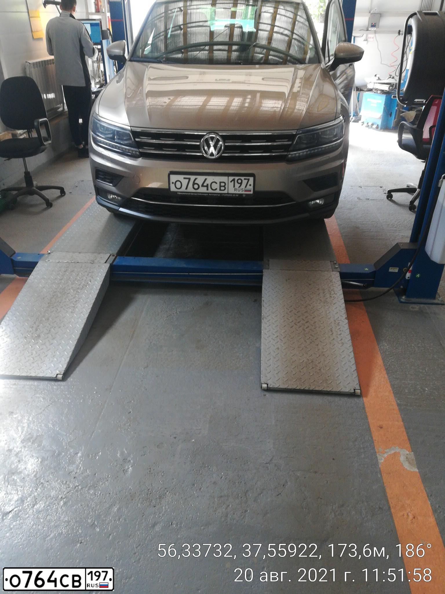 Фото автомобиля VOLKSWAGEN TIGUAN, 2011 — госномер О764СВ197. Цвет: БЕЛЫЙ
