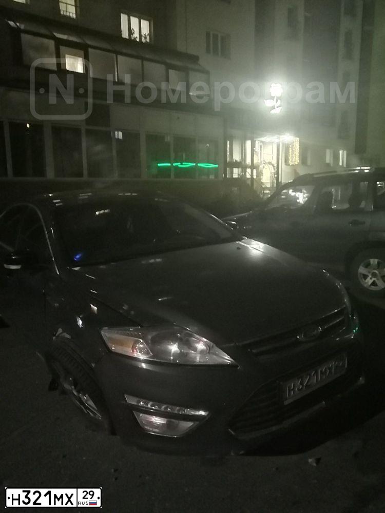 Фото автомобиля LADA 2172 PRIORA, 2009 — госномер М577РО29. Цвет: СИНЕ-ЧЕРНЫЙ