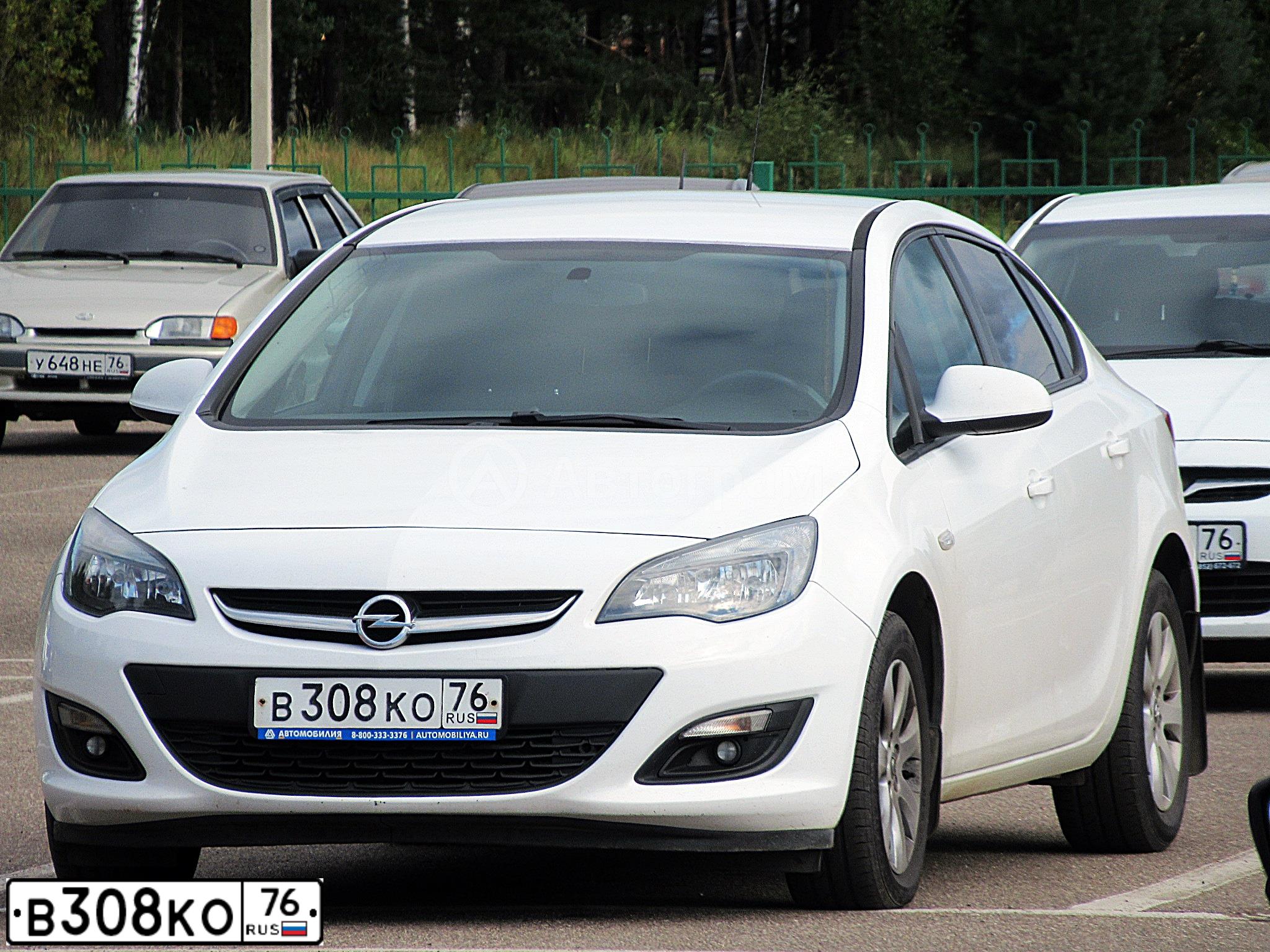 Фото автомобиля OPEL ASTRA, 2014 — госномер В308КО76. Цвет: Белый