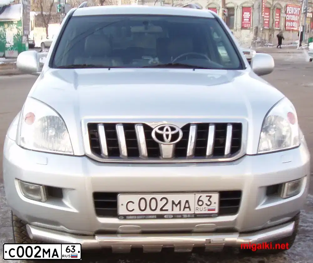 Фото автомобиля TOYOTA LANDCRUISER, 2005 — госномер С002МА63. Цвет: серебристый