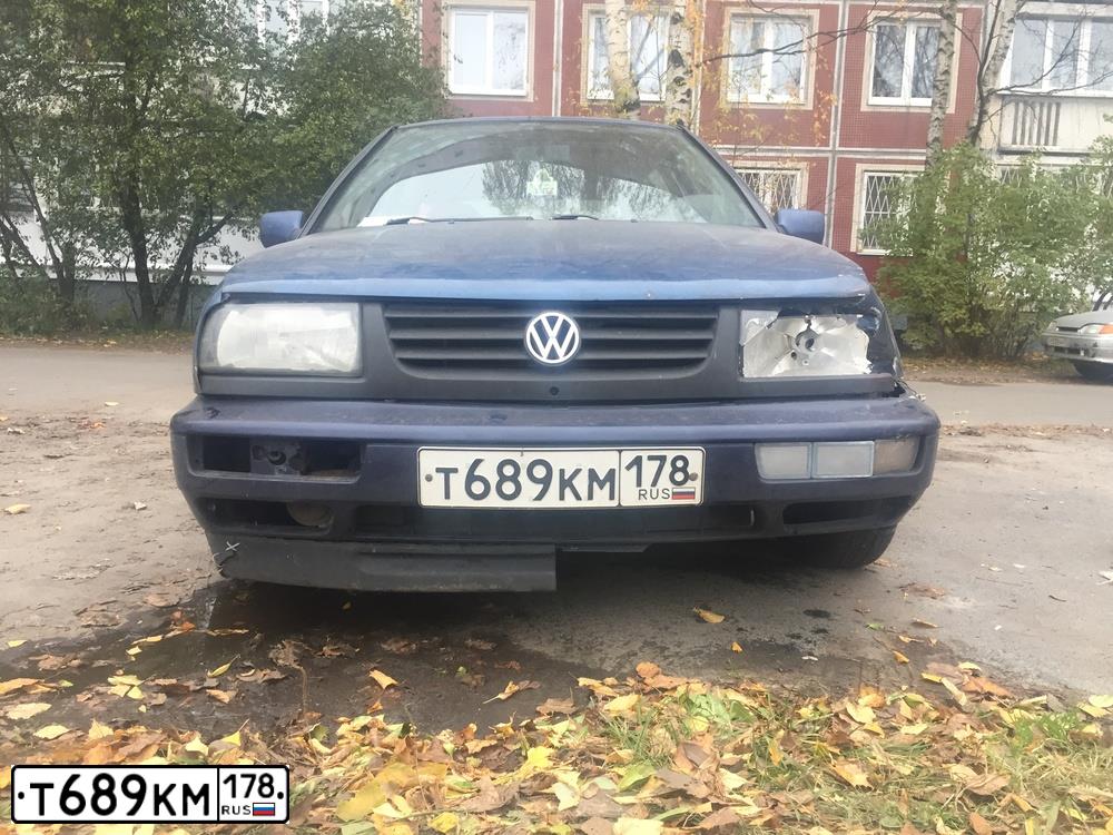Фото автомобиля VOLKSWAGEN GOLF, 1995 — госномер У929МТ47. Цвет: голубой