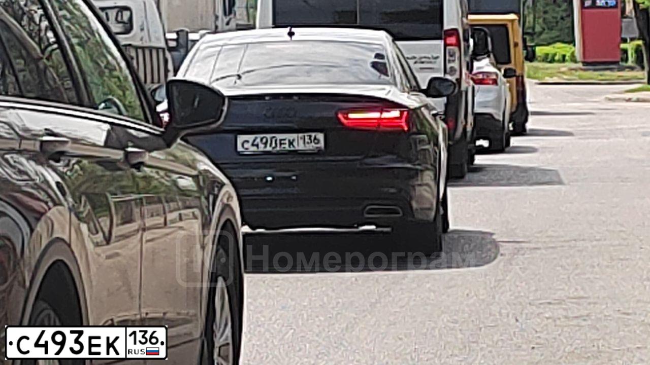 Фото автомобиля PORSCHE CAYENNE, 2011 — госномер Т556ЕР31. Цвет: ЧЕРНЫЙ