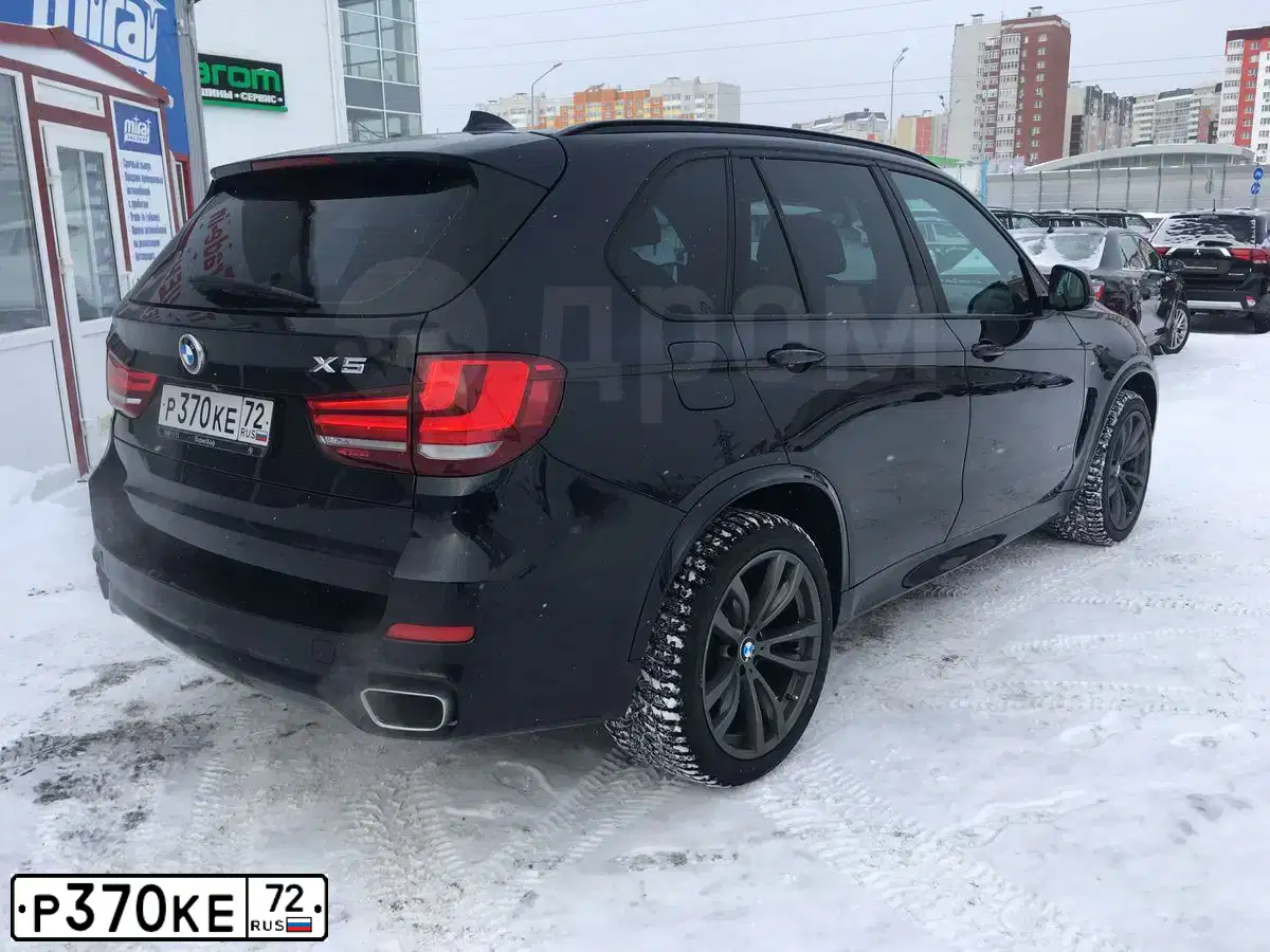 Фото автомобиля BMW X5, 2013 — госномер О007ЕО72. Цвет: ТЕМНО СИНИЙ