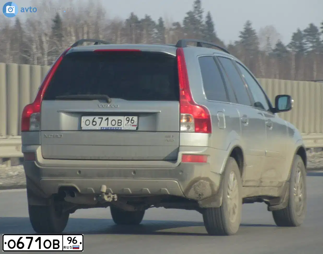 Фото автомобиля VOLVO XC90, 2008 — госномер О671ОВ96. Цвет: СВЕТЛО СЕРЫЙ